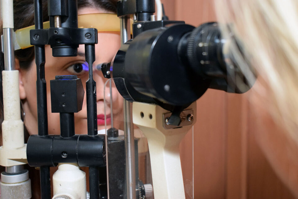 Salud recuerda que sólo se deben adquirir lentes en ópticas habilitadas