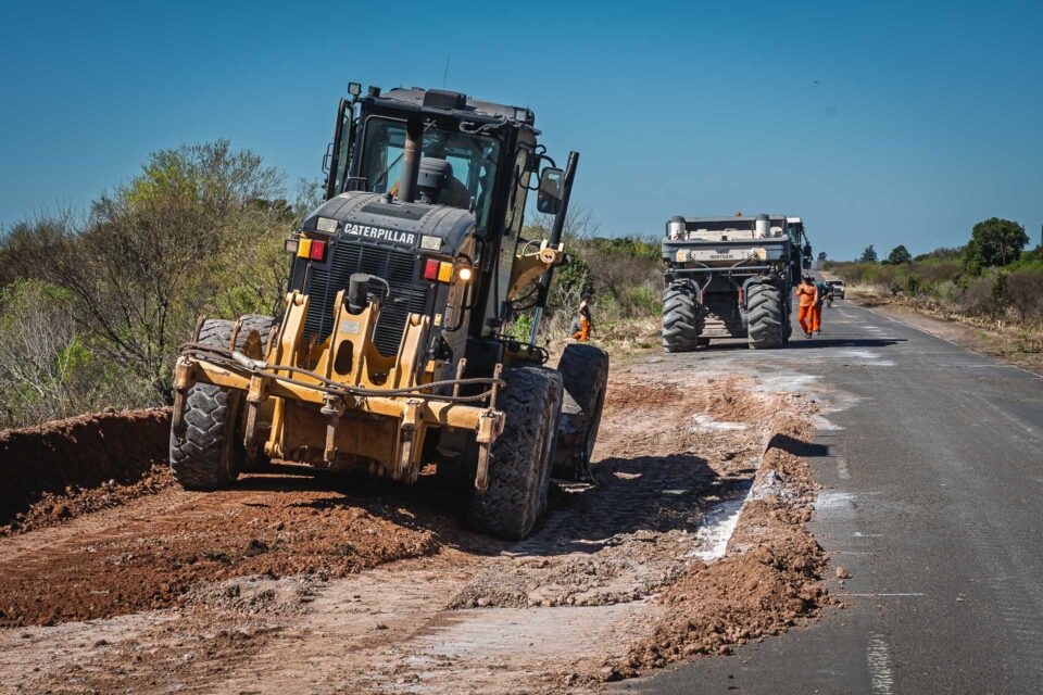 Realizan trabajos de bacheo en la ruta 51, entre Urdinarrain y Pastor Britos