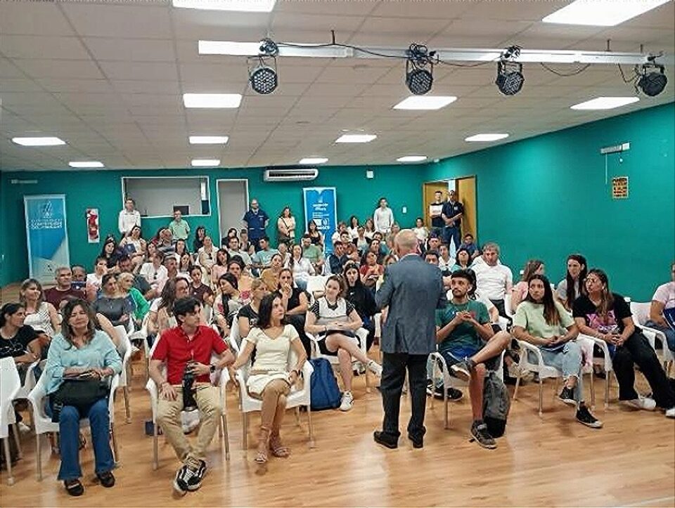 Segunda Jornada de Capacitación para Docentes sobre el Cuidado de la Voz y RCP – DEA y Primeros Auxilios
