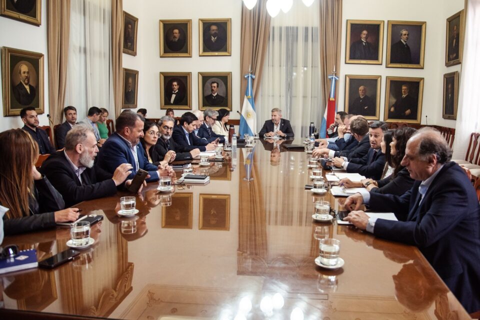 Frigerio encabezó una reunión de gabinete centrada en los ejes del Presupuesto 2026