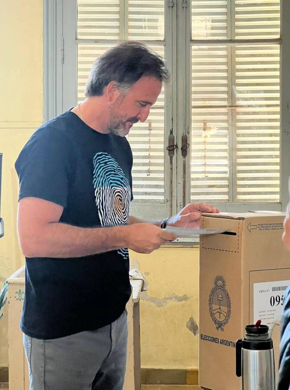 Ya emitio su voto Lauman candidato de la Libertad