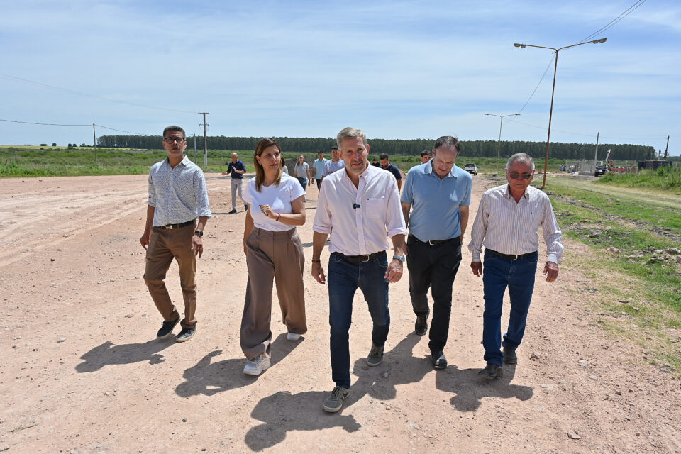 En Ubajay, el gobernador visitó obras clave para la educación y el desarrollo productivo