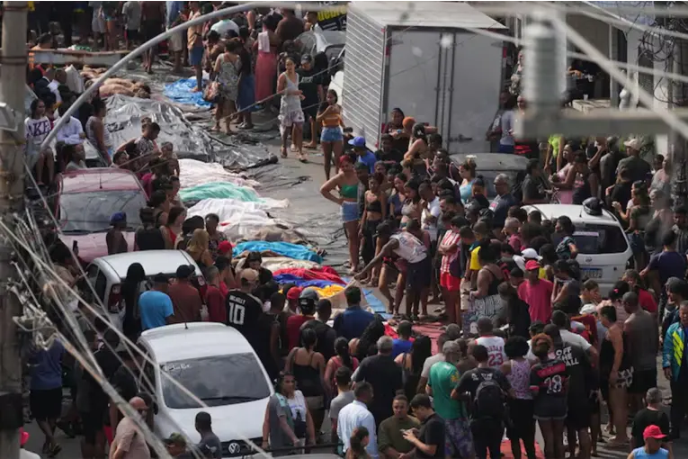 Río de Janeiro hallaron cuerpos en las favelas y hay más de 120 muertos Río de Janeiro hallaron cuerpos en las favelas y hay más de 120 muertos