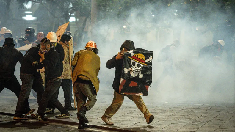 Perú: un muerto y más de 100 heridos en protestas contra el presidente interino José Jerí