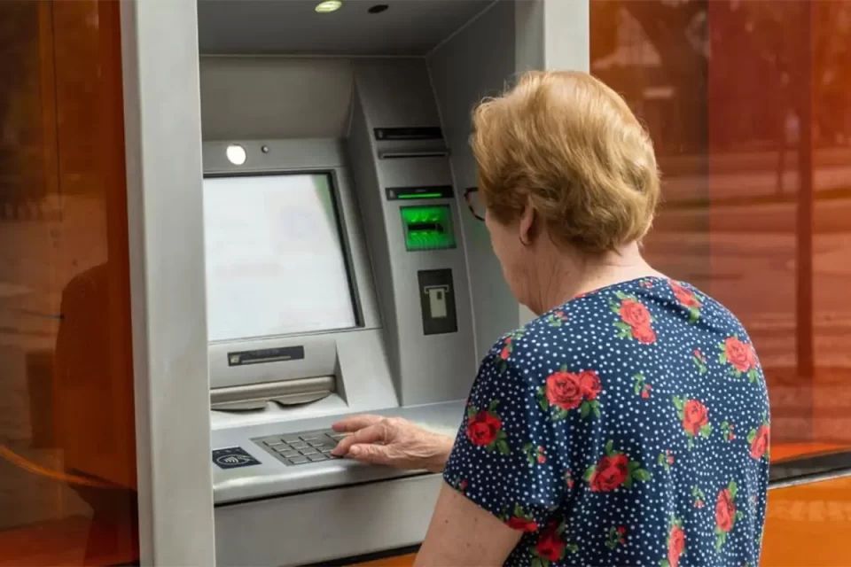 Cuánto cobrarán los jubilados en diciembre con el aumento, bono y aguinaldo