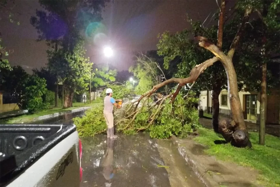 La Municipalidad de Paraná asistió a 60 familias por el temporal