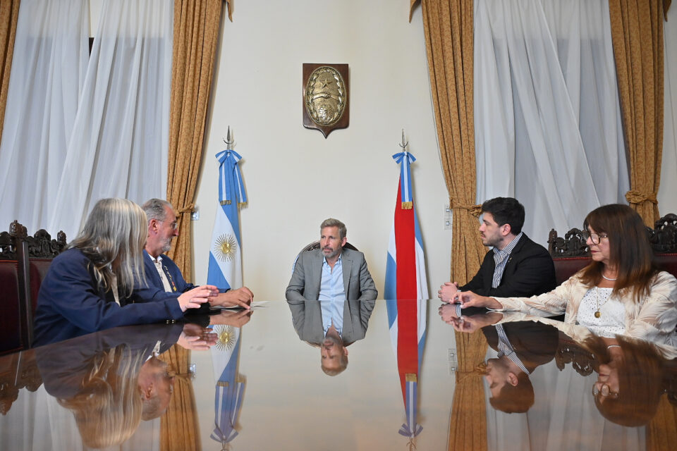 Frigerio recibió a representantes del Rotary Club Paraná Plaza